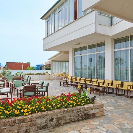 Hotel Caesar Bed And Breakfast ميلانو ماريتيما المظهر الخارجي الصورة