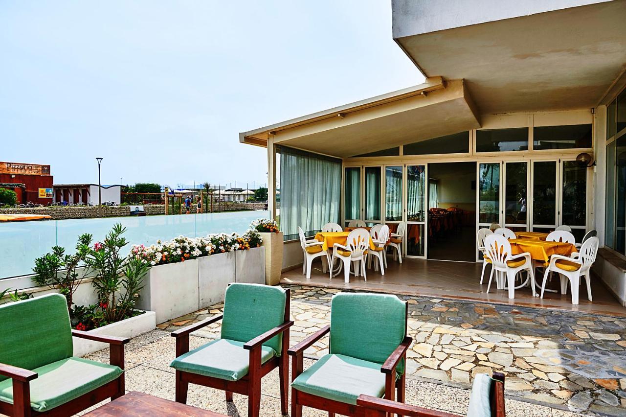 Hotel Caesar Bed And Breakfast ميلانو ماريتيما المظهر الخارجي الصورة