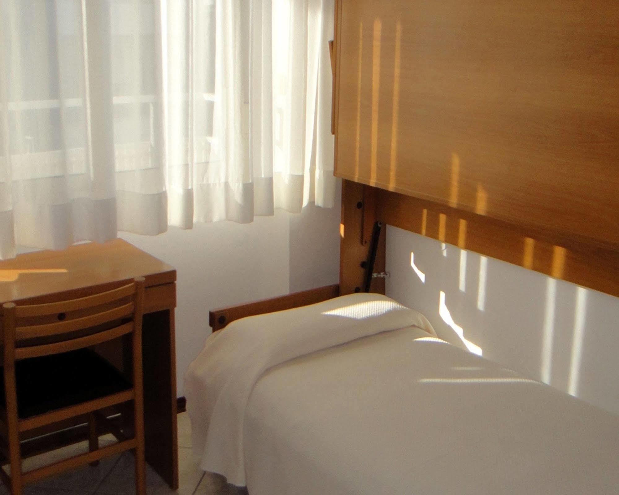 Hotel Caesar Bed And Breakfast ميلانو ماريتيما المظهر الخارجي الصورة