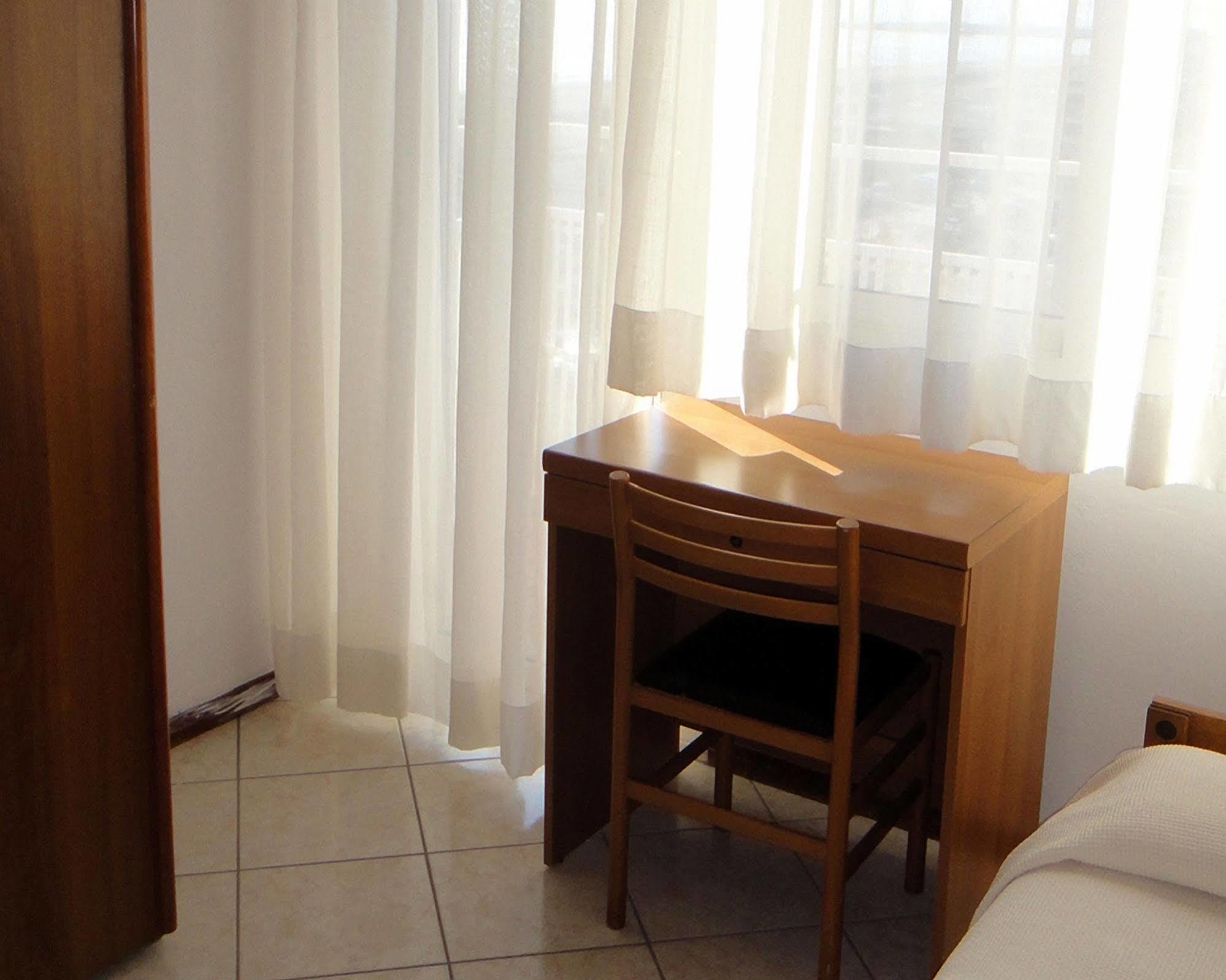 Hotel Caesar Bed And Breakfast ميلانو ماريتيما المظهر الخارجي الصورة