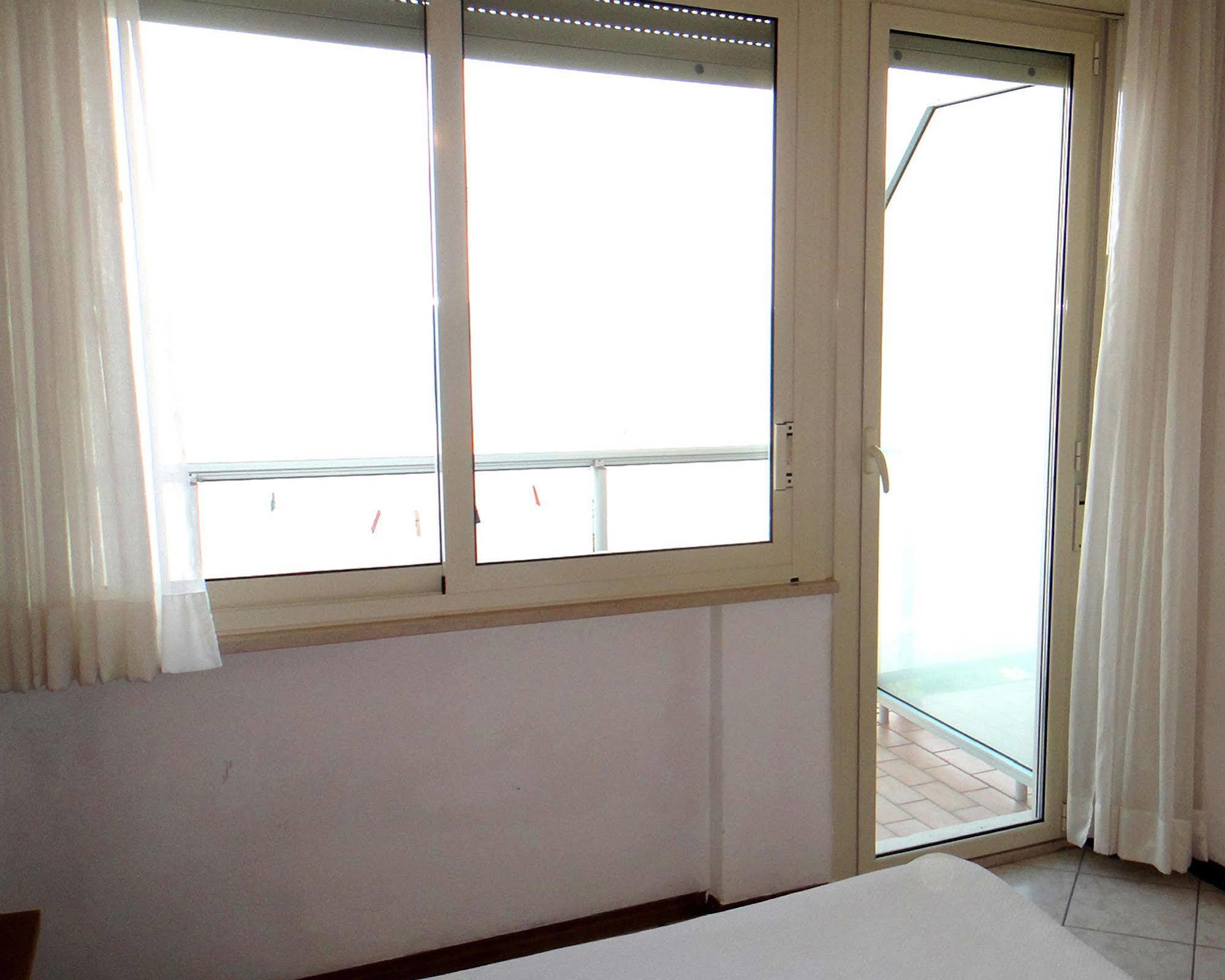Hotel Caesar Bed And Breakfast ميلانو ماريتيما المظهر الخارجي الصورة