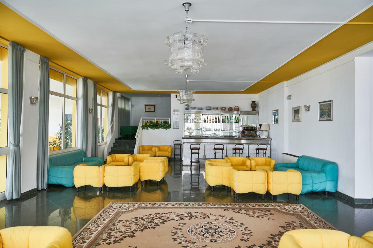 Hotel Caesar Bed And Breakfast ميلانو ماريتيما المظهر الخارجي الصورة