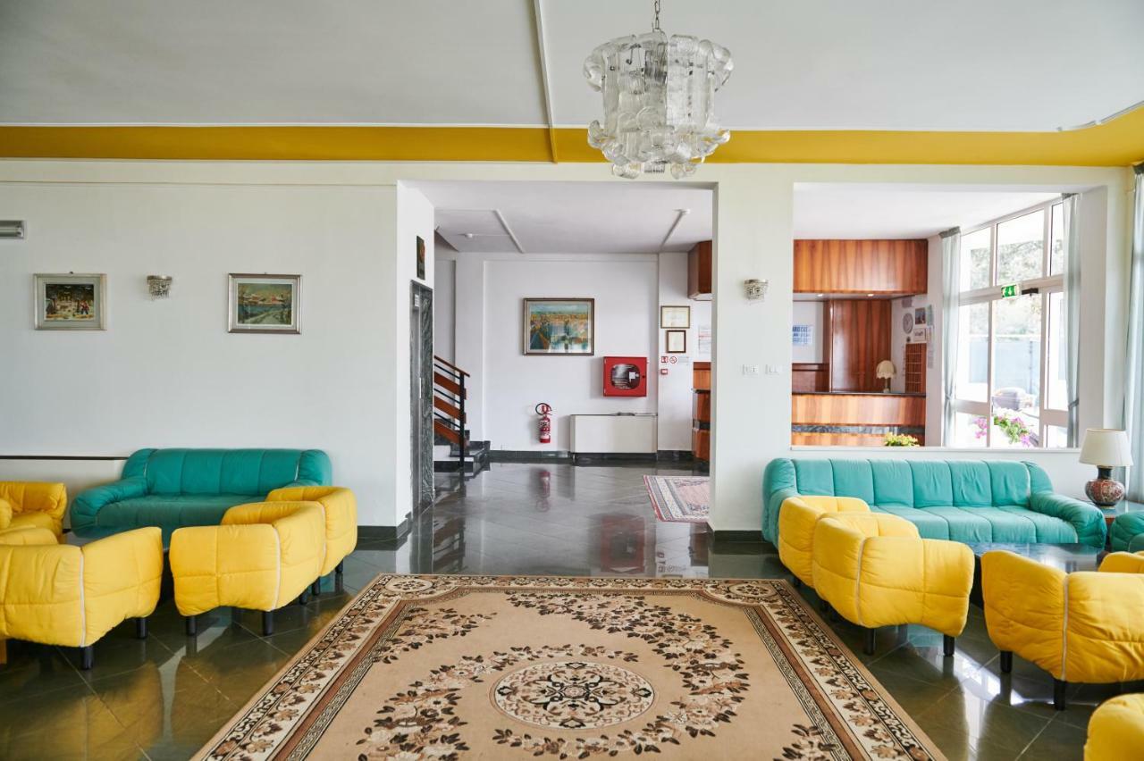Hotel Caesar Bed And Breakfast ميلانو ماريتيما المظهر الخارجي الصورة