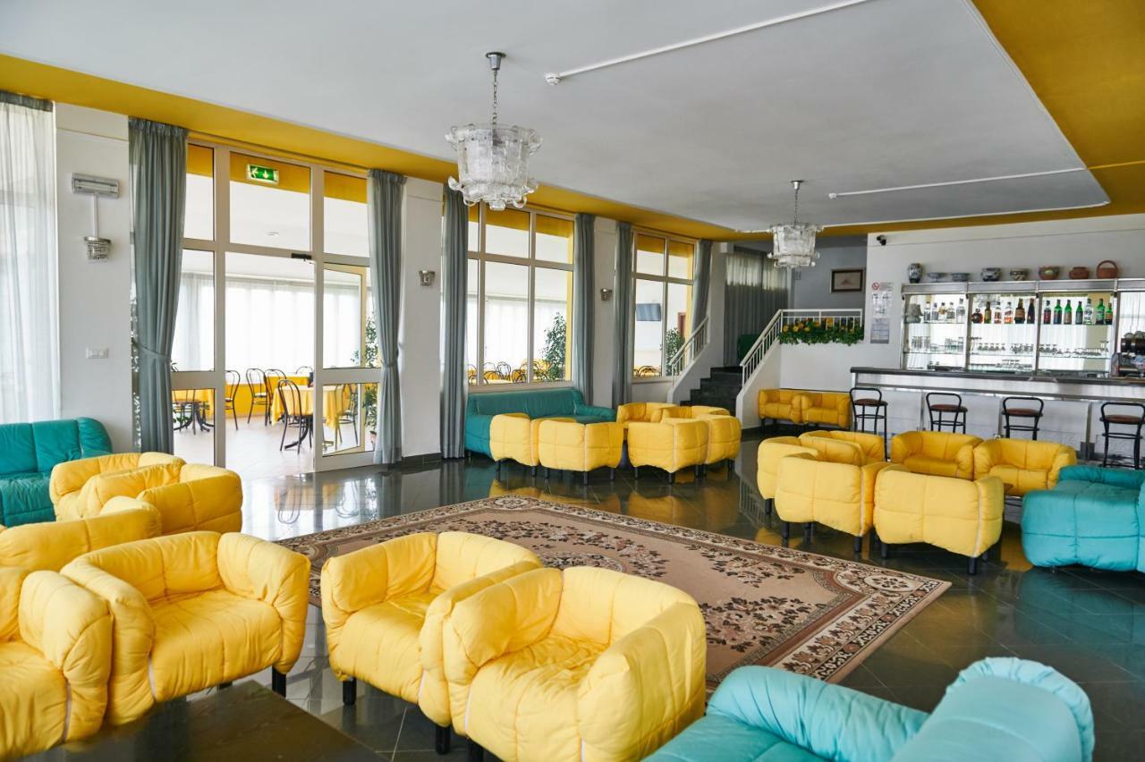 Hotel Caesar Bed And Breakfast ميلانو ماريتيما المظهر الخارجي الصورة