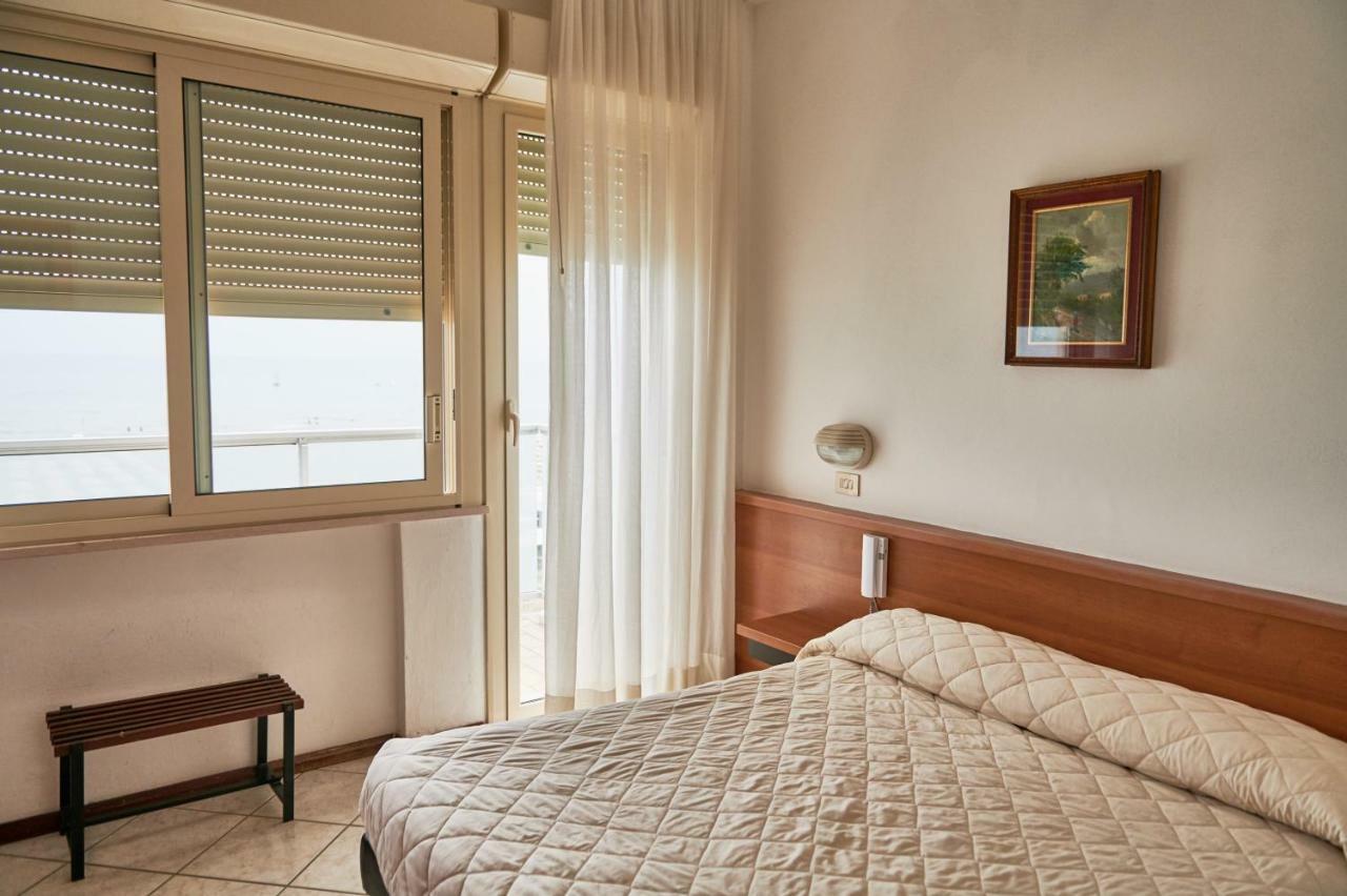 Hotel Caesar Bed And Breakfast ميلانو ماريتيما المظهر الخارجي الصورة