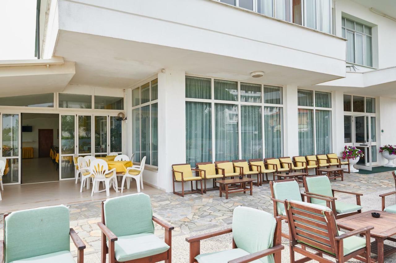 Hotel Caesar Bed And Breakfast ميلانو ماريتيما المظهر الخارجي الصورة