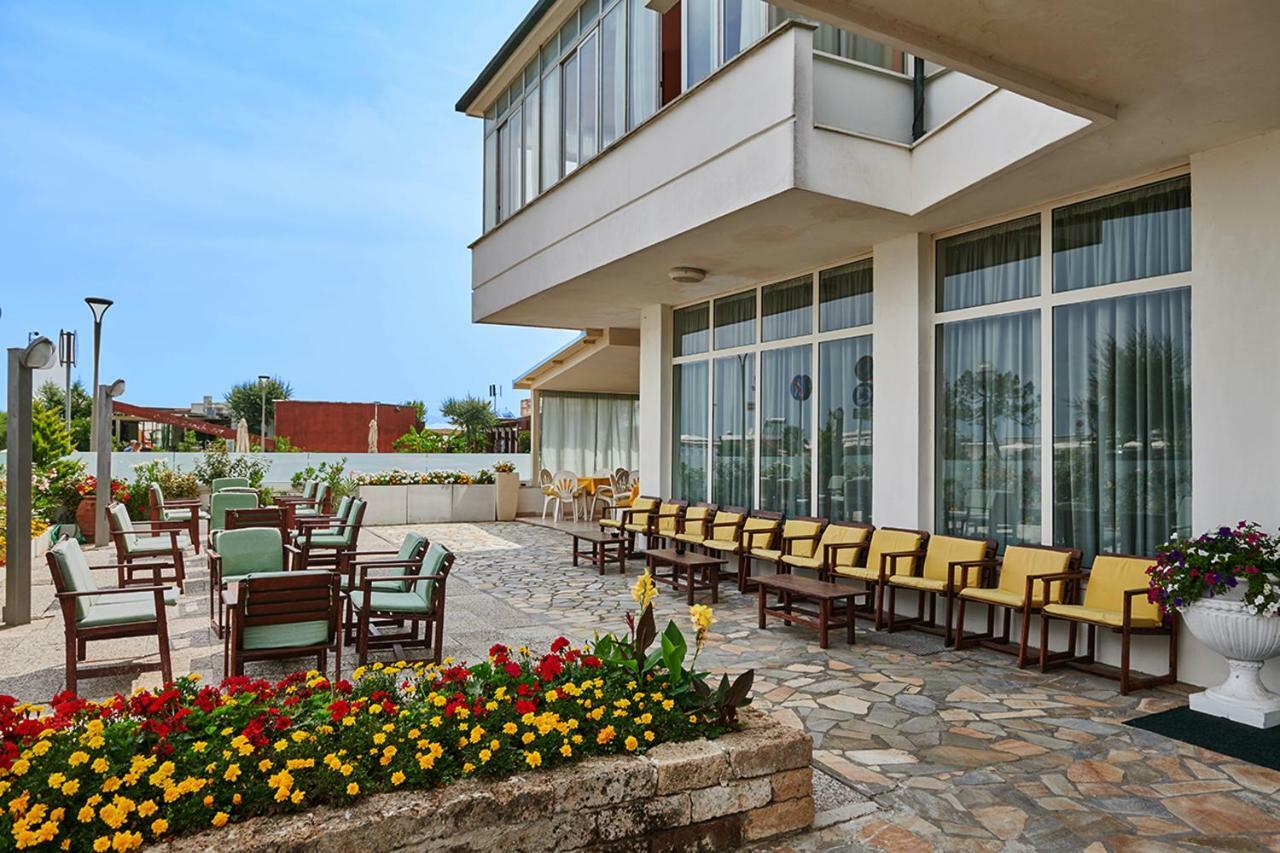 Hotel Caesar Bed And Breakfast ميلانو ماريتيما المظهر الخارجي الصورة