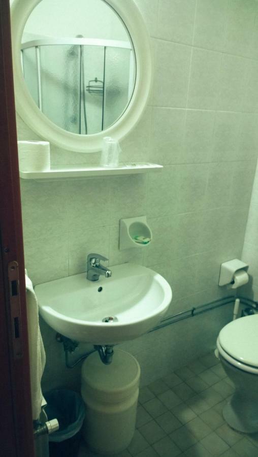 Hotel Caesar Bed And Breakfast ميلانو ماريتيما المظهر الخارجي الصورة